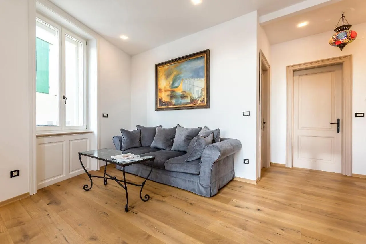 Queen Apartment Split